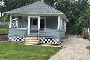 219 SW Circle Dr, Joliet, IL 60433 - Photo 1
