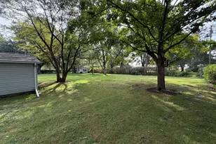 10083 Elizabeth Rd, Bloomington, IL 61705 - Photo 3