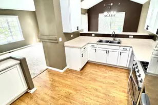 2307 Twilight Dr, Aurora, IL 60503 - Photo 9