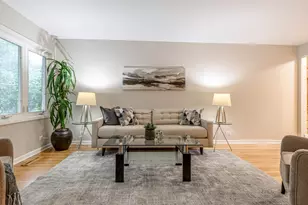 216 Valley View Ct, Wilmette, IL 60091 - Photo 3