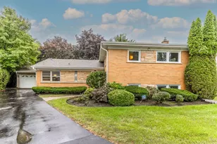 216 Valley View Ct, Wilmette, IL 60091 - Photo 1