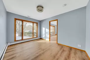 2226 Shannondale Rd, Libertyville, IL 60048 - Photo 5