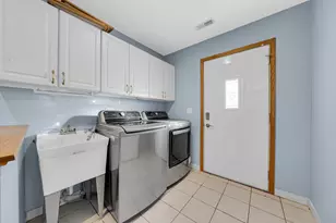 2226 Shannondale Rd, Libertyville, IL 60048 - Photo 17