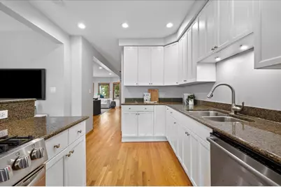 1930 W Wolfram Street, Chicago, IL 60657 - Photo 11