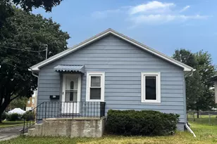 402 S 13th Ave, Saint Charles, IL 60174 - Photo 1