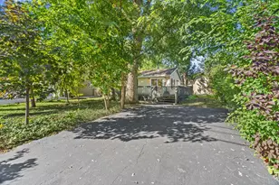726 N Park Rd, Round Lake, IL 60073 - Photo 1