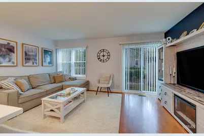 1357 Ridgefield Circle, Carol Stream, IL 60188 - Photo 9
