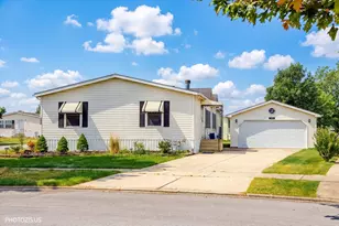 386 Buttercup Ln, Matteson, IL 60443 - Photo 1