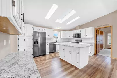 386 Buttercup Lane, Matteson, IL 60443 - Photo 9