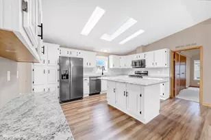 386 Buttercup Ln, Matteson, IL 60443 - Photo 9