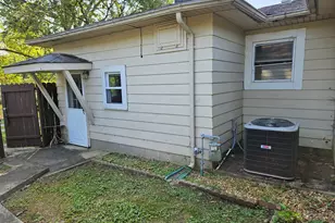305 Fife St, Carrier Mills, IL 62917 - Photo 9