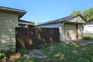 305 Fife St, Carrier Mills, IL 62917 - Photo 7