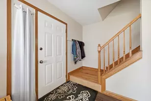 689 Fieldcrest Dr, South Elgin, IL 60177 - Photo 3