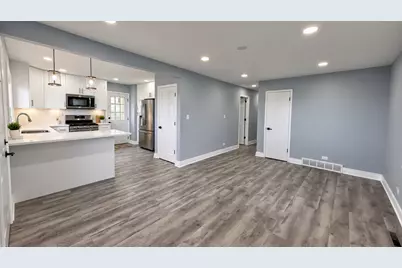 1419 Jefferson Streets, Lake in the Hills, IL 60156 - Photo 5