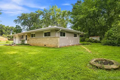 557 Willard Avenue, Elgin, IL 60120 - Photo 3