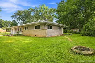557 Willard Ave, Elgin, IL 60120 - Photo 3