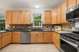2214 W Waterford Ct, Round Lake, IL 60073 - Photo 7