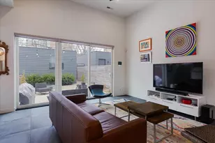 559 E 50th St, Chicago, IL 60615 - Photo 5
