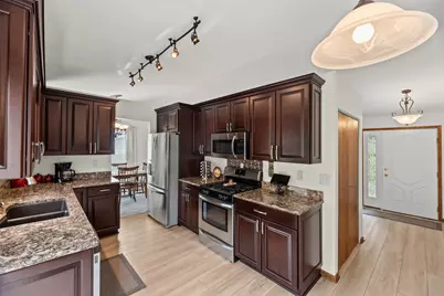 1011 Woodbridge Drive, Cary, IL 60013 - Photo 7