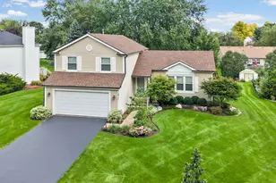 1011 Woodbridge Dr, Cary, IL 60013 - Photo 1