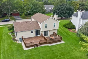 1011 Woodbridge Dr, Cary, IL 60013 - Photo 3