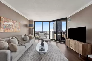 111 W Maple St, Chicago, IL 60610 - Photo 5