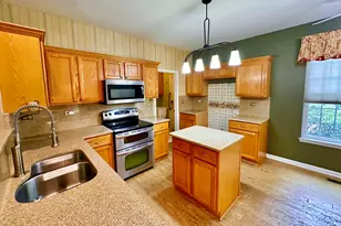 1896 School House Ln, Aurora, IL 60506 - Photo 11