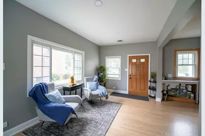 1686 Lunt Avenue, Des Plaines, IL 60018 - Photo 3