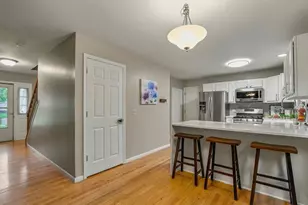 5481 Parkside Ct, Gurnee, IL 60031 - Photo 9