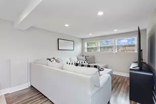 7410 Hawthorne Ave, Woodridge, IL 60517 - Photo 17