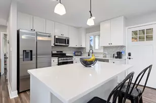 7410 Hawthorne Ave, Woodridge, IL 60517 - Photo 9