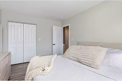 7410 Hawthorne Avenue, Woodridge, IL 60517 - Photo 13