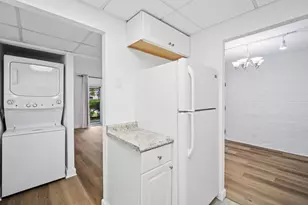 3852 S Parkway Dr, Northbrook, IL 60062 - Photo 9