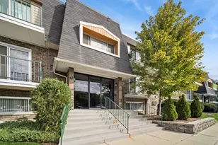 3852 S Parkway Dr, Northbrook, IL 60062 - Photo 1