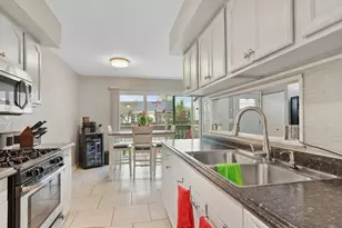 212 Hudson Ct, Bolingbrook, IL 60440 - Photo 7