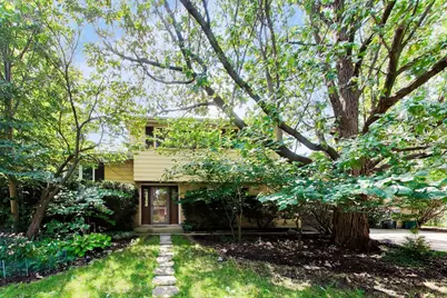 915 W Frontenac Drive, Arlington Heights, IL 60004 - Photo 1