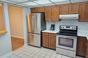 350 Plum Creek Dr, Wheeling, IL 60090 - Photo 5