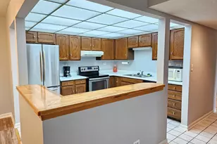 350 Plum Creek Dr, Wheeling, IL 60090 - Photo 7