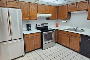 350 Plum Creek Dr, Wheeling, IL 60090 - Photo 3