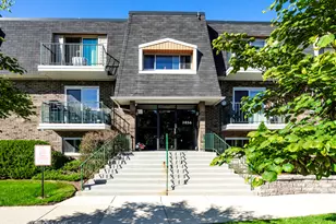 3856 S Parkway Dr, Northbrook, IL 60062 - Photo 1