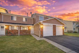 454 Esselen Ct, Carol Stream, IL 60188 - Photo 1
