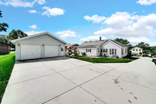 624 S Hamilton St, Lockport, IL 60441 - Photo 3