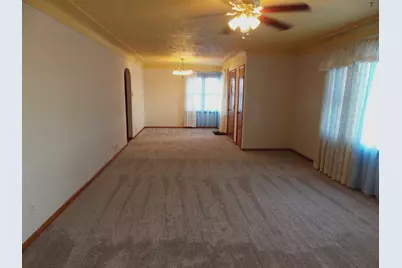 210 E 4th Street, Hoffman, IL 62250 - Photo 5
