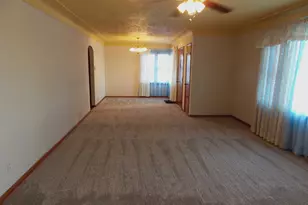 210 E 4th St, Hoffman, IL 62250 - Photo 5