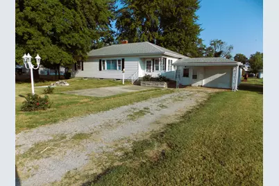 210 E 4th Street, Hoffman, IL 62250 - Photo 1