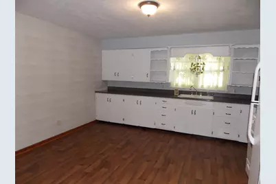 210 E 4th Street, Hoffman, IL 62250 - Photo 9