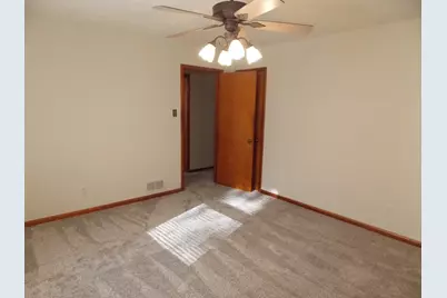 210 E 4th Street, Hoffman, IL 62250 - Photo 15
