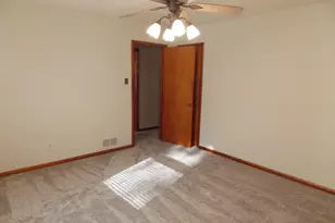 210 E 4th St, Hoffman, IL 62250 - Photo 15
