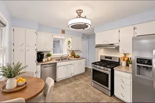602 N Drury Ln, Arlington Heights, IL 60004 - Photo 5
