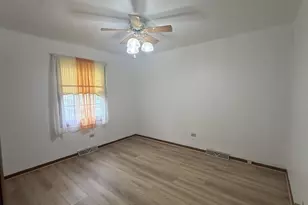 1406 Kaskaskia Ave, Elgin, IL 60123 - Photo 15